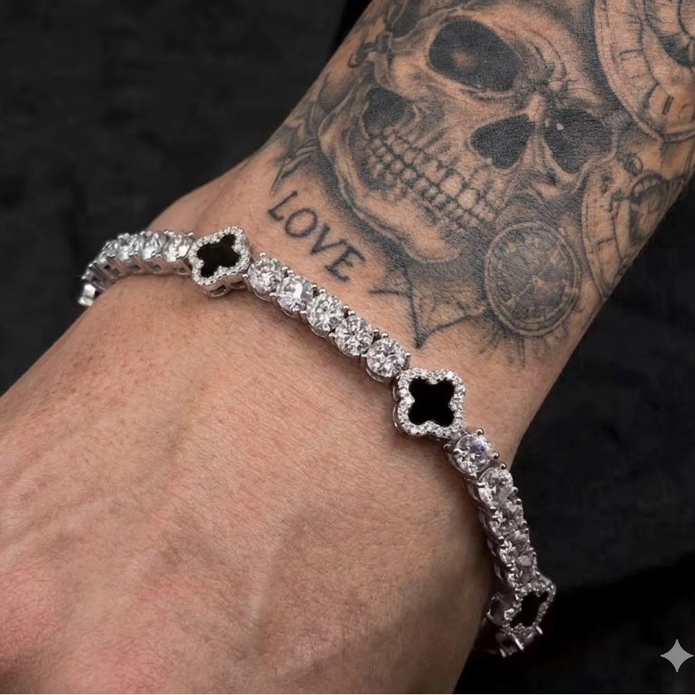 Black and silver clover bracelet 8inch - Picture 4 of 5